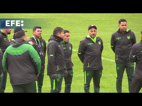 Bolivia cumple su primer entrenamiento solo con 10 jugadores antes del duelo con Perú