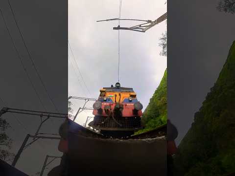 Filming underneath the train 🚆 #trains #insta360x3 #indianrailways #reels