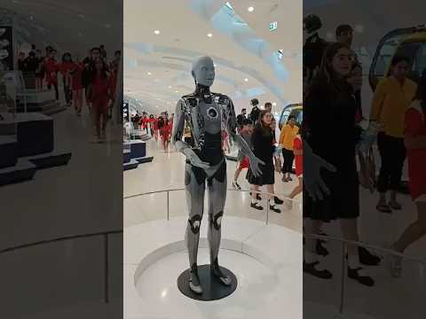 Dubai  taking robot Humanoid robot 🤖 greets visitor's #subscribe #bubai#trending #shat#youtubeshorts