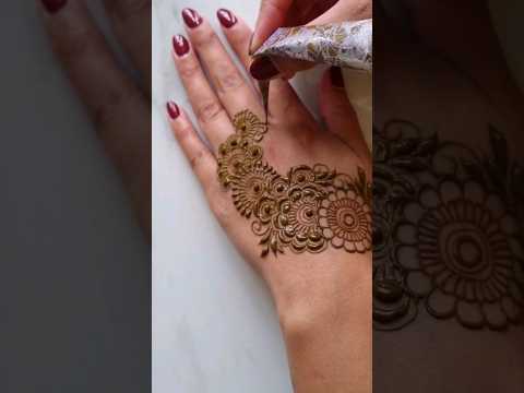 Try this Simple Freestyle Arabic Henna design #henna #hennatattoo #mehndi #mehandi #hennadesign