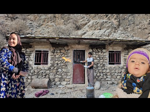 Nomadic life in the mountains: installing doors and windows for a mountain house