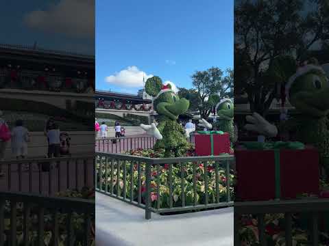 Christmas & Halloween At Disney World?! 🎃🎅🏼