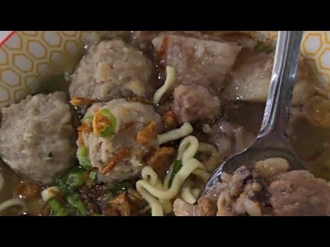 INI BARU BAKSO BENERAN: URATNYA MANTAB, TETELANNYA JUICY, KALDUNYA GURIH...MAKYUSSS...🥣😋