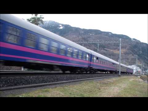 ES 64 U2 - 096 boxXpress mit Extrazug in Bad Ragaz am 26.12.2012