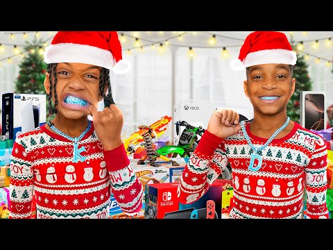 OPENING PRESENTS ON CHRISTMAS MORNING WITH THE PRINCE FAMILY CLUBHOUSE!!