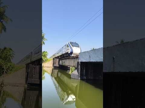 Kerala’s Beauty Captured | Vande Bharat Train & Serene Waters #kerala #allapuzha #thuravoor #railway