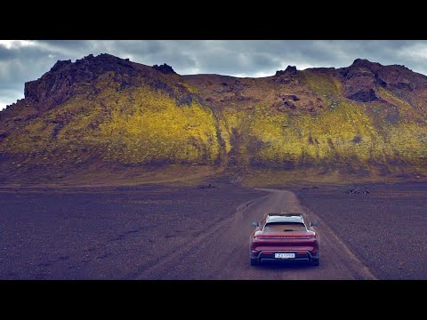 Porsche Taycan Cross Turismo in Iceland