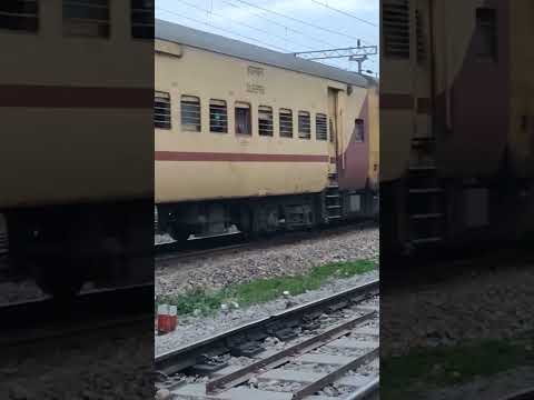 12311 Kalka Netaji Express depart from Etawah Junction #indianrailways #railwayexpress #railway