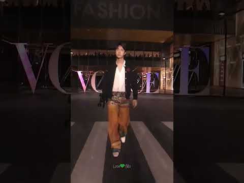 Wang Yibo Vogue Fashion Show 超爱这段走秀🥰