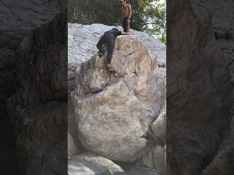 When you’re scared of topping out 😂 #Bouldering