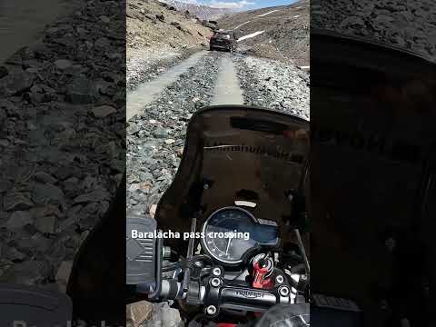 Off-road or no road #baralachapass #spiti #ladakh #spitivalley #speed400 #subscribe #subscribers