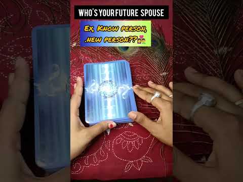 WHO'S YOUR FUTURE SPOUSE 👩‍❤️‍👨#tarotshorts #whowillyoumarry #futurespouse #tarot