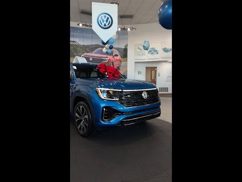 This color on this VW Atlas is insane!