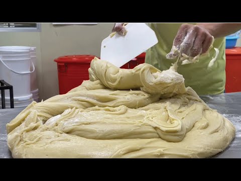 Taiwanese traditional pastry ! Handmade Sun Cake Making Skills /台中經典伴手禮-大新手工太陽餅-台灣街頭美食-台灣傳統美食