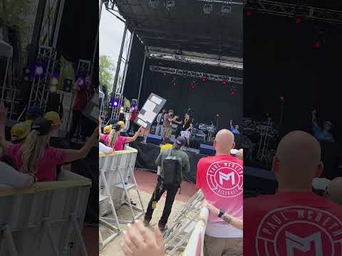 Rip "You Are (The Reason)" - w/ LIVE choir at Brat Fest 2023