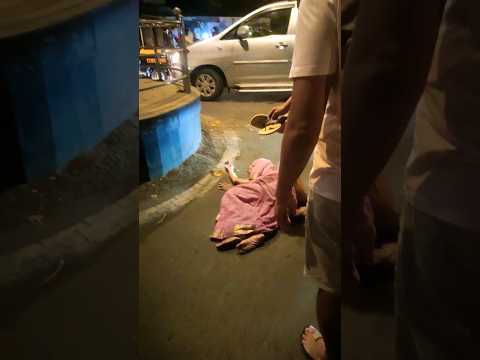 old woman created drama on runing road india borivli (west) mumbai#vlog #travel #awarness