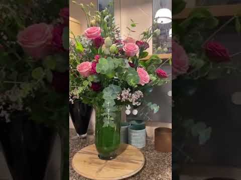 Floral Arrangement With Roses,Lisianthums And Limonioms#flowerarrangements#shorts