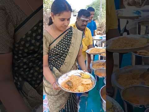 సంవత్సరానికి ఒక్కసారి అన్నదానంలో #annadanam #ytshort #yt #@StreetFoodHunt.