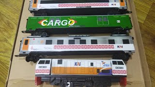 unboxing miniatur kereta api indonesia, lokomotif CC206,gerbong eksekutif dan gerbong cargo