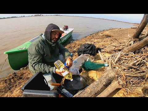 PESCA Y COCINA EN LA ISLA, EXPLORANDO RÍOS EN BOTE. PESCA URBANA