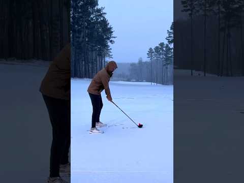 Think there was a frost delay? 🥶 (📹: IG/ chris_kirk_)