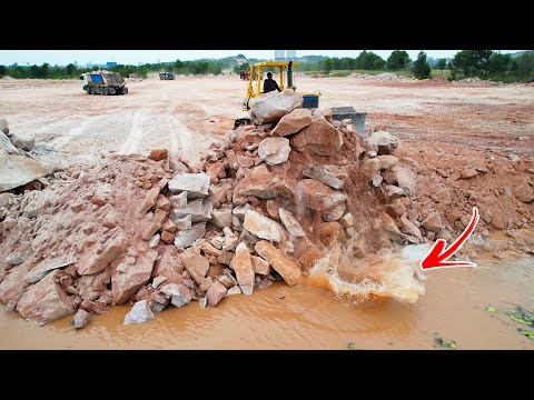 Fantastic Action Rock Stone Pushing Powerful Bulldozer Komatsu D68E, 25 5T Dump Truck Dumping Rock