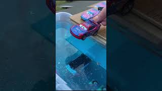 Disney Pixar Cars falling into deep pool | Lightning McQueen, Rayo Mcqueen #mencarimainan #shorts