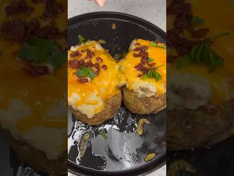 The best loaded baked potatoes or “twice” baked potatoes ever😍🥔 #bakedpotatoes #sidedish