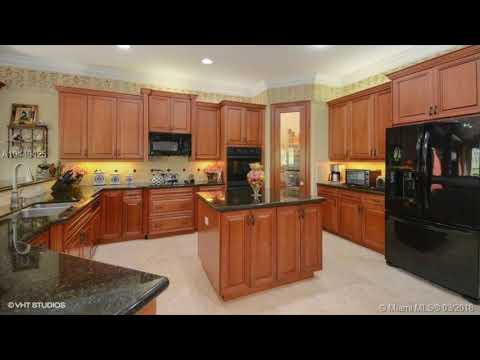 Single Family Home For Sale in Davie, Florida