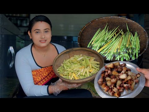 Bodo Dish || Taro flower with Dry-Pork || थास' बिबार‌जों अमा बेदर |