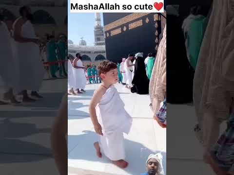 Mashallah bahut pyara baccha kaba ka tawaf kar raha hai#shorts#trending #viralvideo..