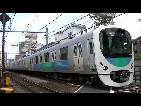 西武20000系20158F各停池袋行き&30000系38118F各停所沢行き 池袋線大泉学園－保谷の踏切にて