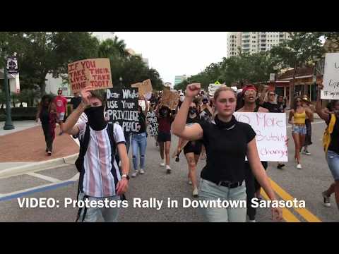 Peaceful protesters rally in downtown Sarasota | Herald-Tribune