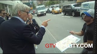 Harrison Ford swears at autograph seekers