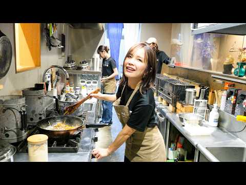 A close encounter with an exquisite yakitori restaurant run by a beautiful proprietress.