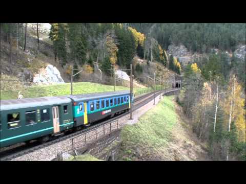 Bahnverkehr in Göschenen und Wassen am 10.11.2012 "TRAXX Power"