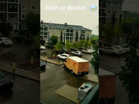 Rain or winter which weather in canada in august