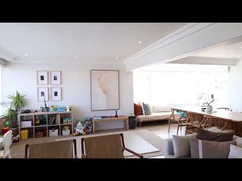 3 Bedroom Apartment For Sale in Fresnaye, Cape Town