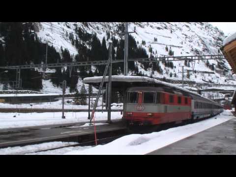 SBB Re 4/4" 11108 mit EC 114 in Göschenen - Frohe Weihnachten !