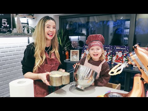 Baking Novies Birthday Cake & Prepping For The Big Day | Vlogmas Day 5