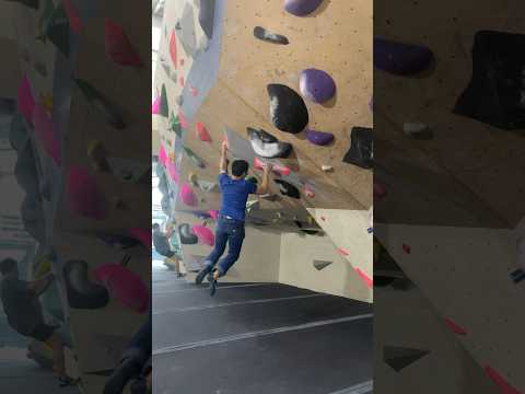 Crimpy overhang boulder #bouldering