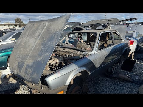 1985 BMW E30 325i at Junkyard