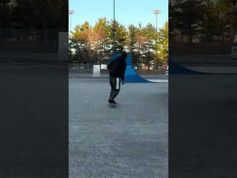 Fakie big spin(attempt) (hard to see it in Short Form #skateboarding #cardio #trick #uniqueshorts