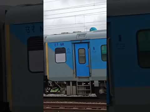 12004 Swarn Shatabdi Express Short Video #etawahjunction #indianrailways #shatabdiexpressfullspeed