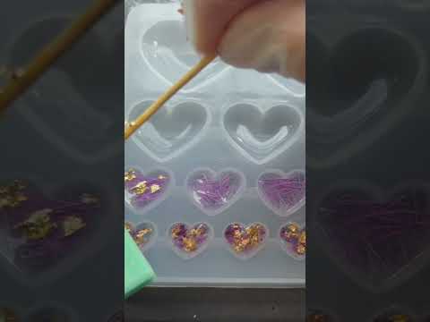 Dried Flower Studs In UV Resin!