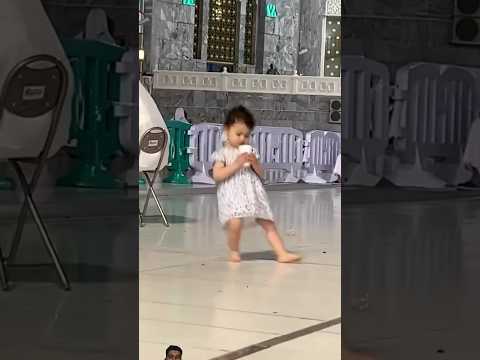 Cute Baby Falls In Makkah 😁