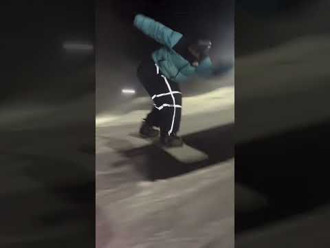 NIGHT SNOWBOARDING