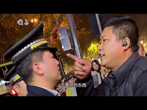 男子骑电瓶车卖糖葫芦，城管来了不让卖