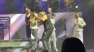 Chayanne sube a fan a bailar - “Bailando Bachata” En vivo Austin Texas, 2024 Moody Center