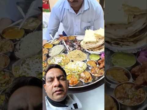 Banaras ki famous maharaja thali #banarash #foodie #banarasiya #food #indianfood #viralvideo